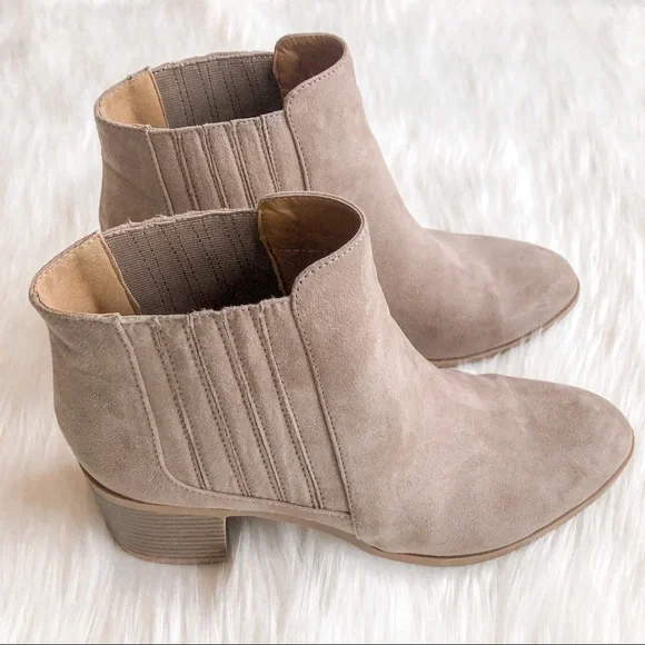 Lulu’s Shasta Taupe Suede Ankle Booties, size 8 - Picture 5 of 11